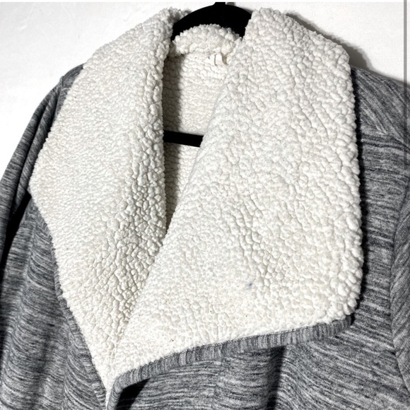 5/$25 GAP Heathered Grey Sherpa Lined Open Front Cardigan L - Picture 4 of 16